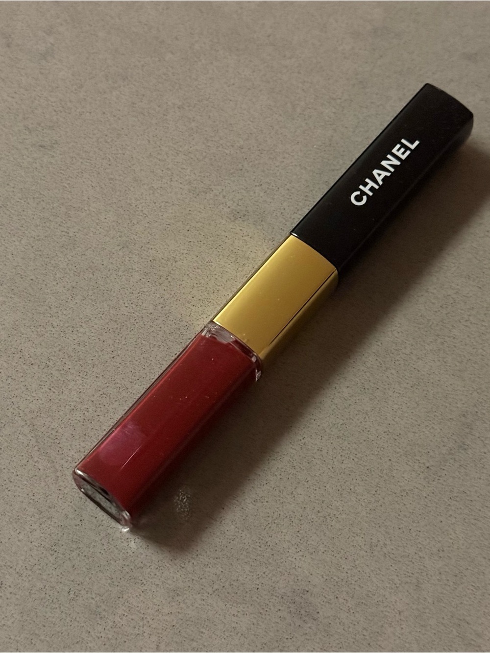 142 CHANEL LE ROUGE DUO ULTRA TENUE